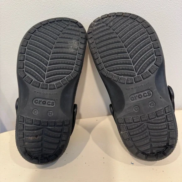 Crocs Classic Kids Black Clogs - Size 13 - Picture 4 of 7